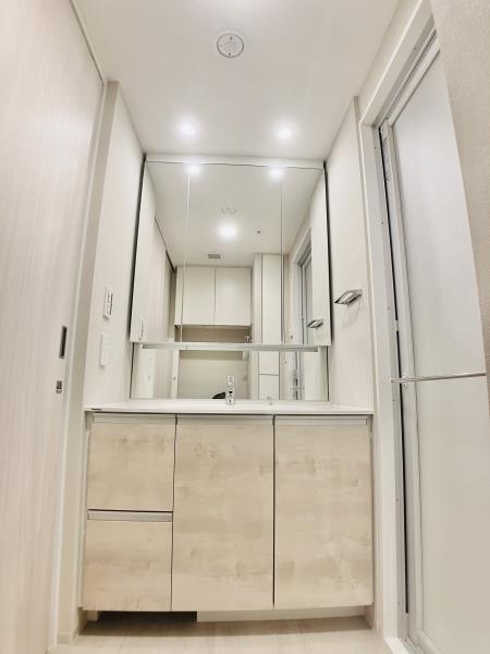 洗面設備　コンパクトで使いやすい洗面所