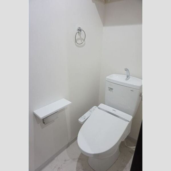 トイレ　温水洗浄暖房便座