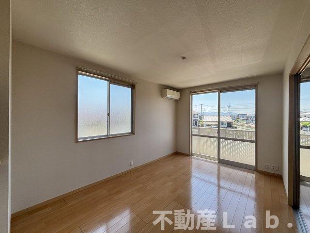 居室・リビング　※同一建物2階のお写真です。