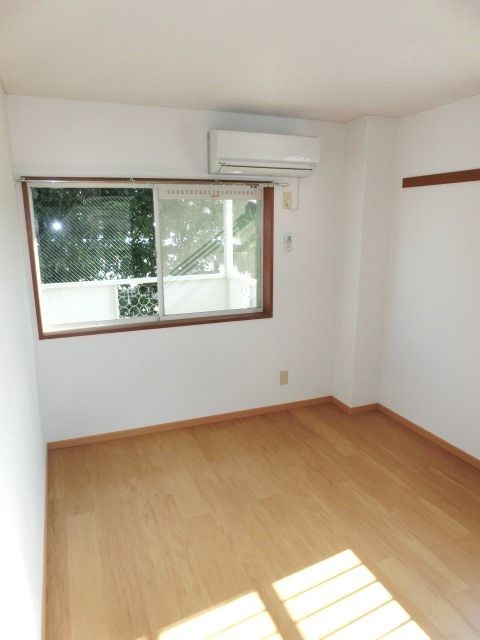 居室・リビング　南側kで明るい洋室です。