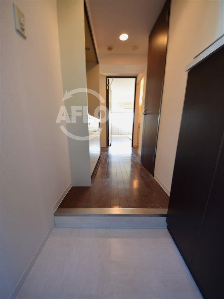 玄関　SWISS難波西　玄関