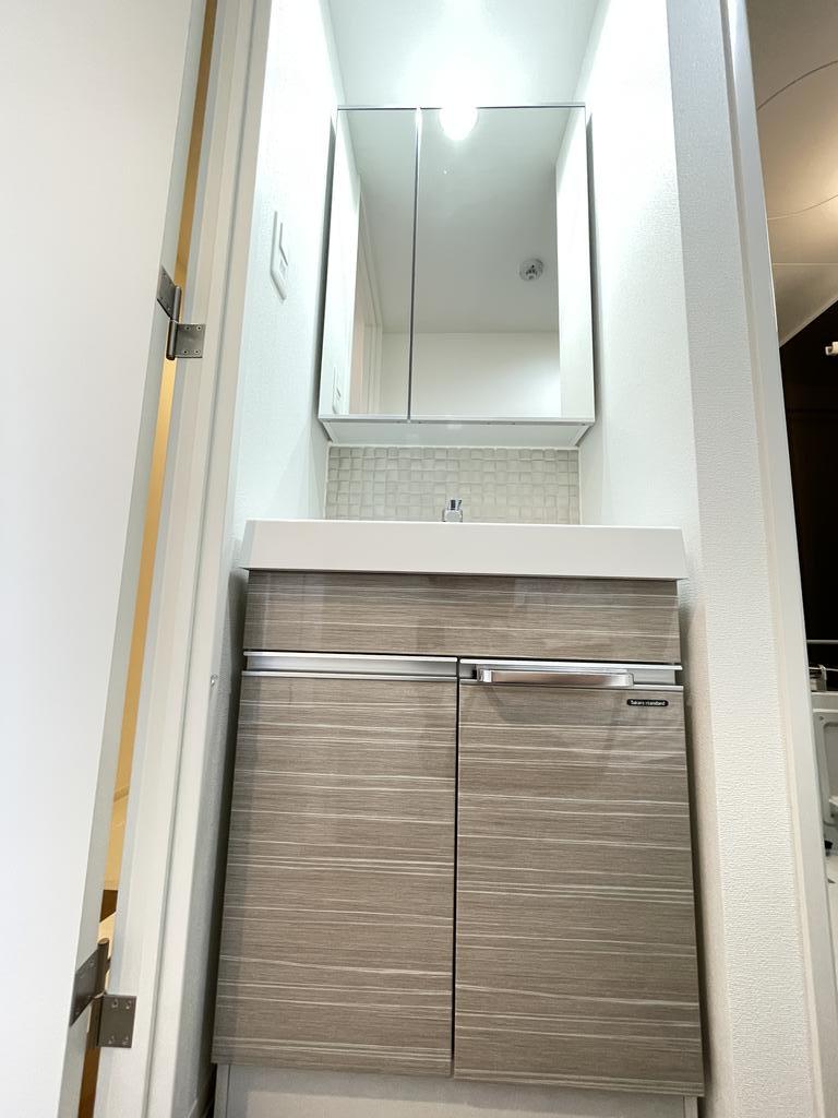 洗面設備　使いやすい独立洗面台！