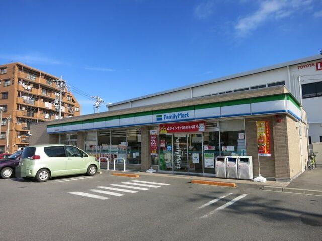 コンビニ　ファミリーマート 西尾新渡場店（コンビニ）まで300m