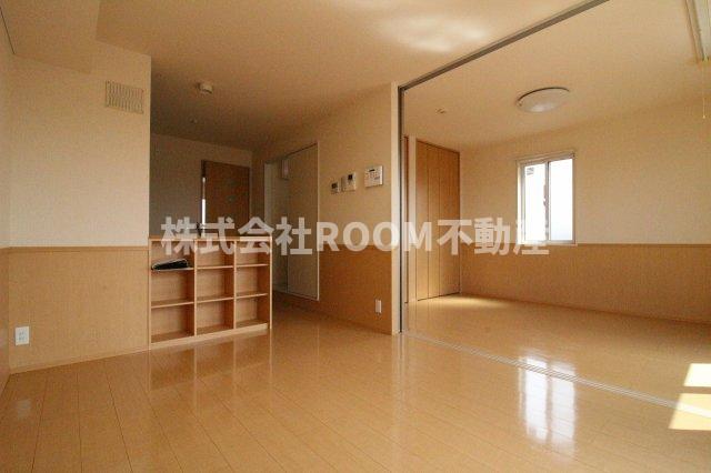 居室・リビング　こちらのリビングで趣味の時間をお楽しみください