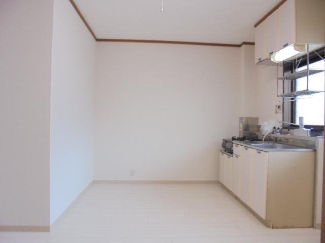 居室・リビング　真っ白な壁が素敵ですね