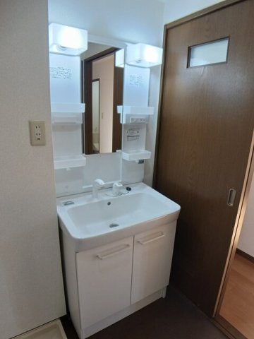 洗面設備　コンパクトで使いやすい洗面所