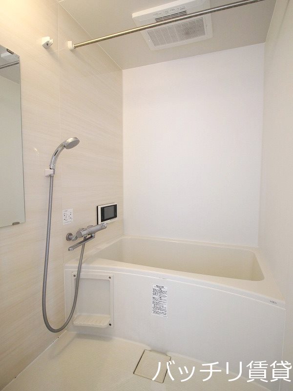 バス・シャワールーム　画像は同型タイプの為、現状を優先致します。
