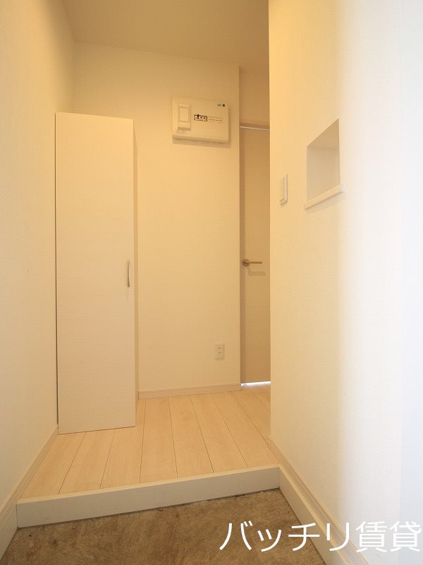 玄関　画像は同型タイプの為、現状を優先致します。