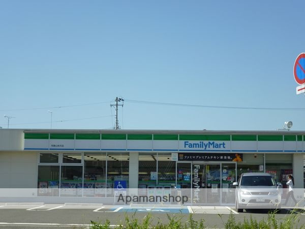 コンビニ　ファミリーマート（コンビニ）まで579m