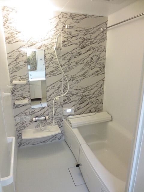 バス・シャワールーム　１０２　暖房・換気乾燥機付バスルーム