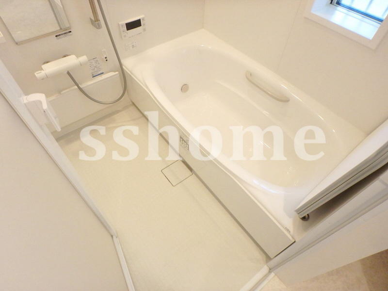 バス・シャワールーム　窓のある浴室