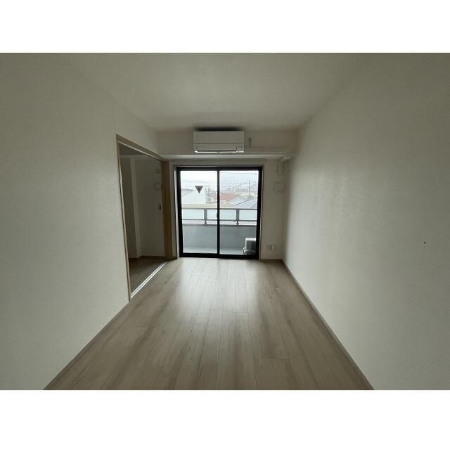 居室・リビング　☆明るい洋室☆