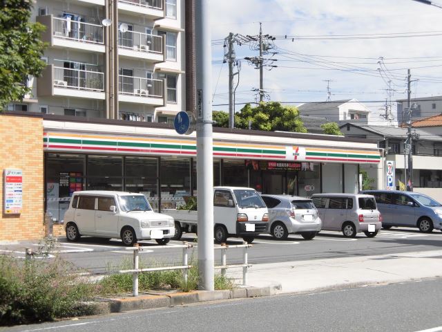コンビニ　セブンイレブン（コンビニ）まで370m