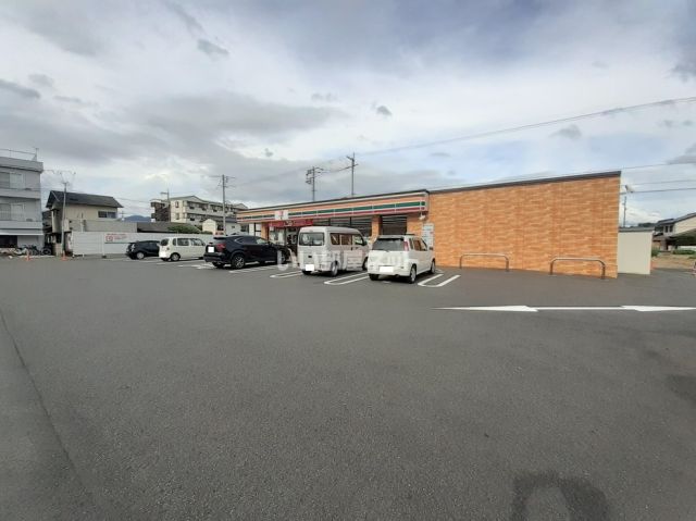 コンビニ　セブンイレブン津山北園店（コンビニ）まで642m