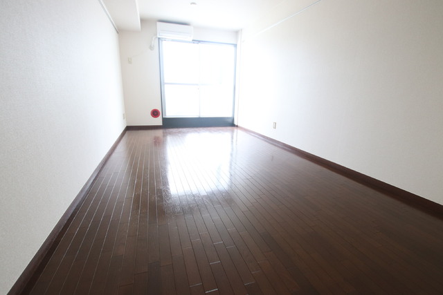 居室・リビング　別室参考写真（左右反転）