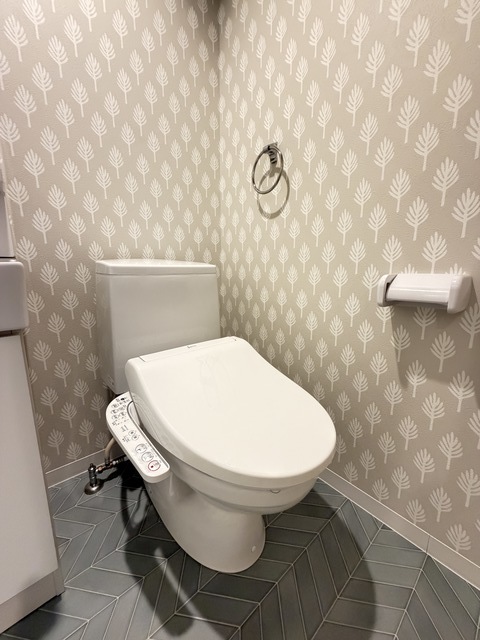 トイレ　白基調で清潔感のあるトイレです♪