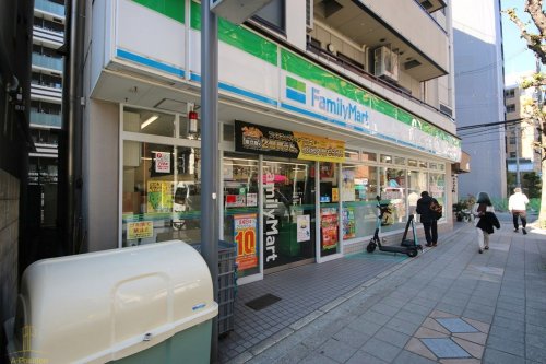 コンビニ　ファミリーマート 釣鐘町店（コンビニ）まで37m