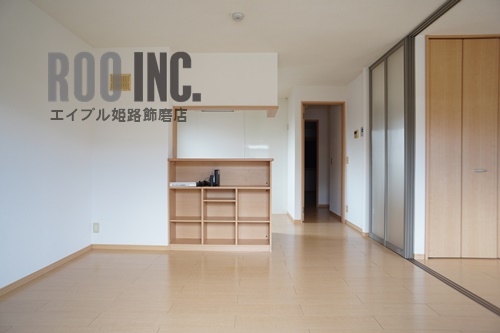 居室・リビング　写真は反転のお部屋です