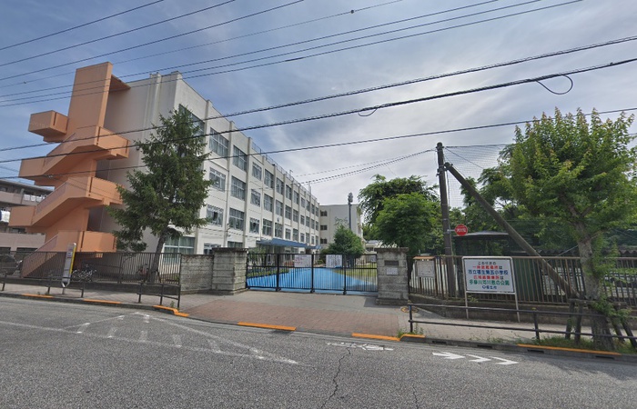 小学校　福生市立福生第五小学校（小学校）まで290m