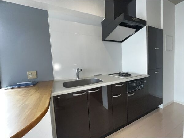 キッチン　※写真は同じマンションの違う部屋のものになります。