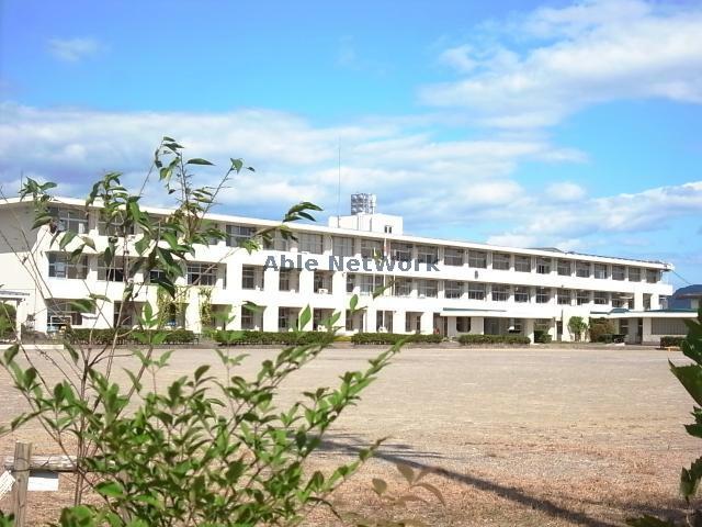 小学校　本巣市立席田小学校（小学校）まで1396m