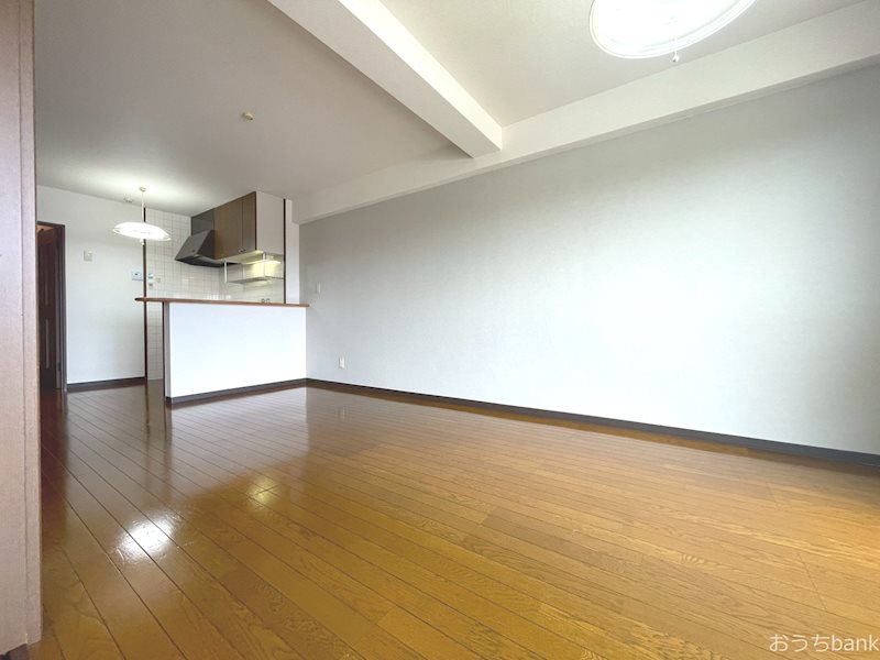 居室・リビング　カウンターキッチンのあるLDKです。