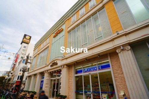コンビニ　ローソン S伊勢佐木町三丁目店（コンビニ）まで247m