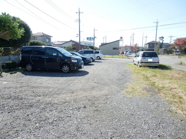 駐車場　1台付無料、２台目３，０００円