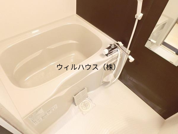 バス・シャワールーム　浴室乾燥機、追い焚き機能付きバス！