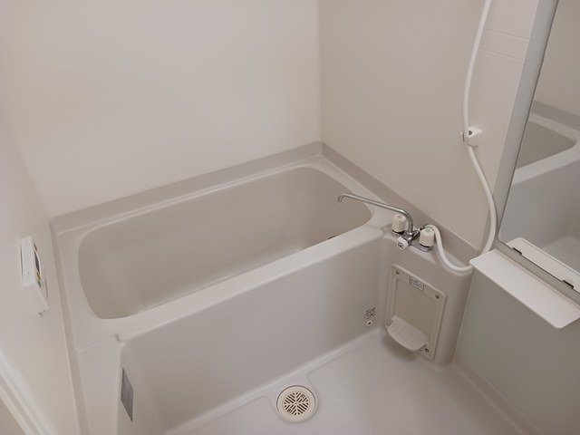 バス・シャワールーム　コンパクトで使いやすいお風呂です