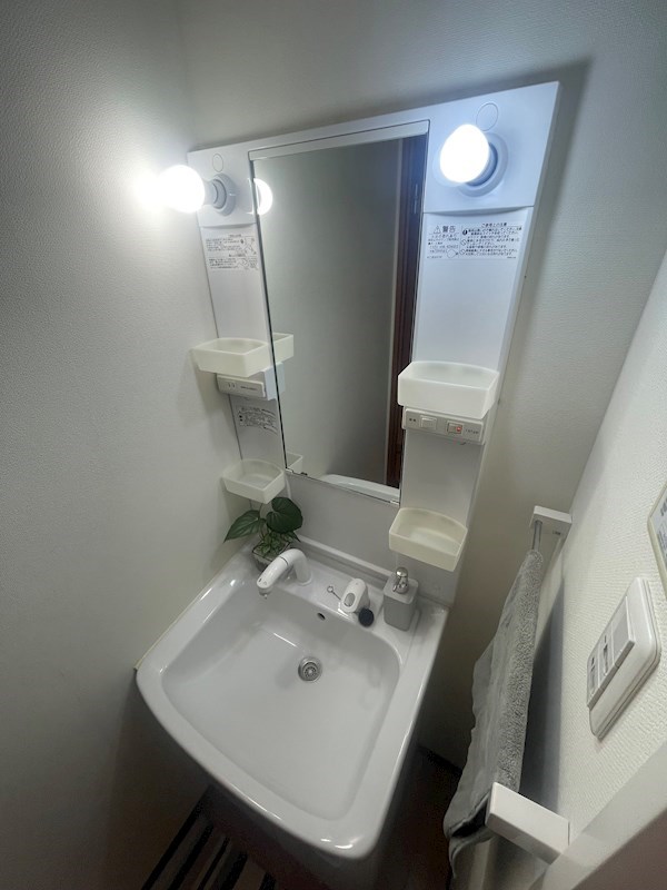洗面設備　※同タイプの他のお部屋です