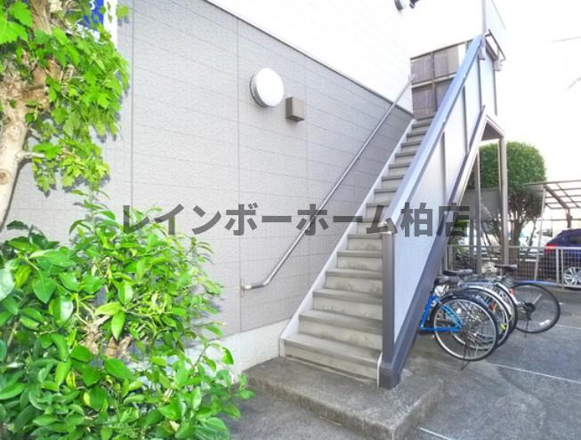 エントランス　ゆとりのあるエントランスです