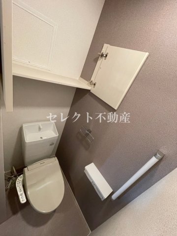 トイレ　【ベルフルール・ドレII】落ち着いた色調のトイレです