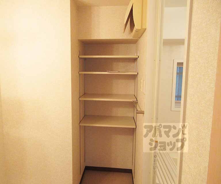 洗面設備　脱衣所のこの棚が便利