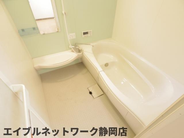 バス・シャワールーム　ゆったり過ごせるお風呂です