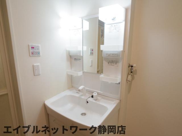 洗面設備　独立洗面化粧台付き