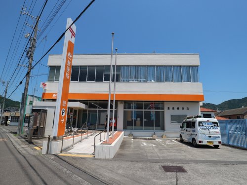 郵便局　服織郵便局（郵便局）まで679m