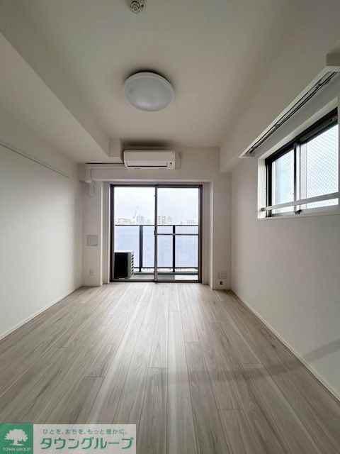 居室・リビング　こちらの居間で趣味の時間をお楽しみください