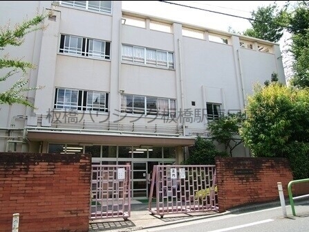 小学校　板橋区立成増小学校（小学校）まで466m