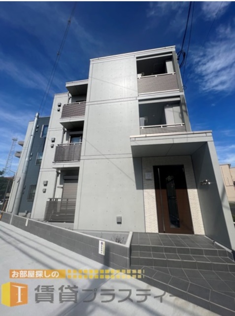 建物外観　駅前にマンション登場。