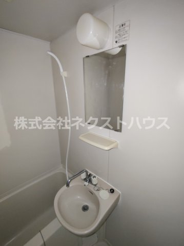 洗面設備　別部屋参考写真です