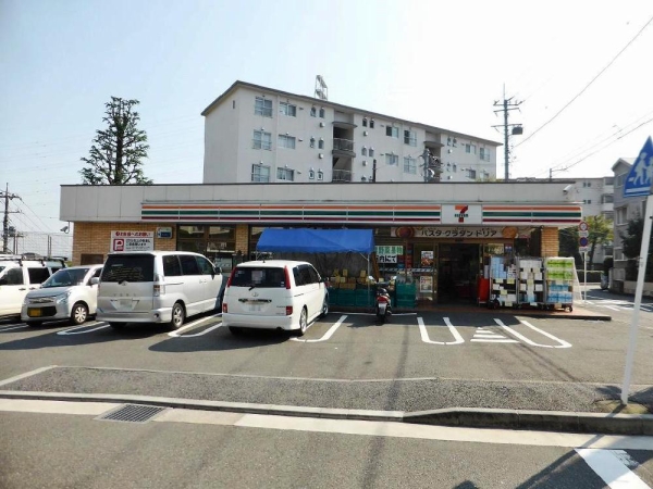 コンビニ　セブンイレブン 横浜永田北3丁目店（コンビニ）まで579m