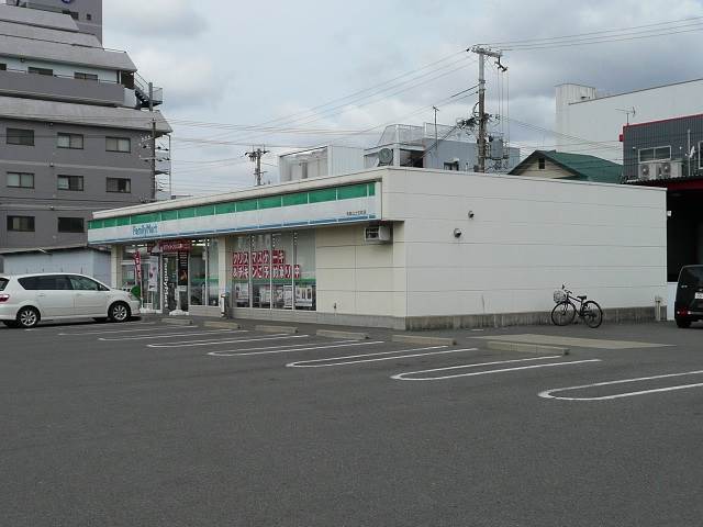 コンビニ　ファミリーマート和歌山土佐町店様（コンビニ）まで370m