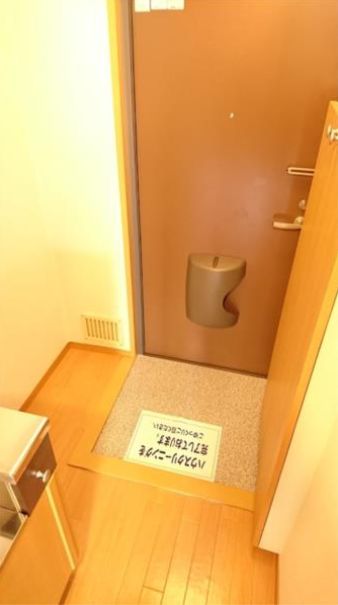 玄関　弊社は都内全域の物件をご紹介可能です！