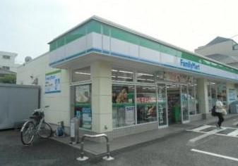 コンビニ　ファミリーマート東京成徳学園前店（コンビニ）まで470m
