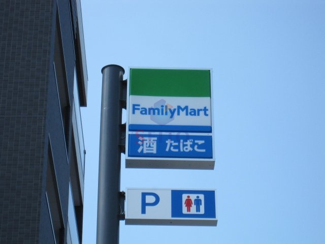 コンビニ　ファミリーマート吹田広芝町店（コンビニ）まで345m