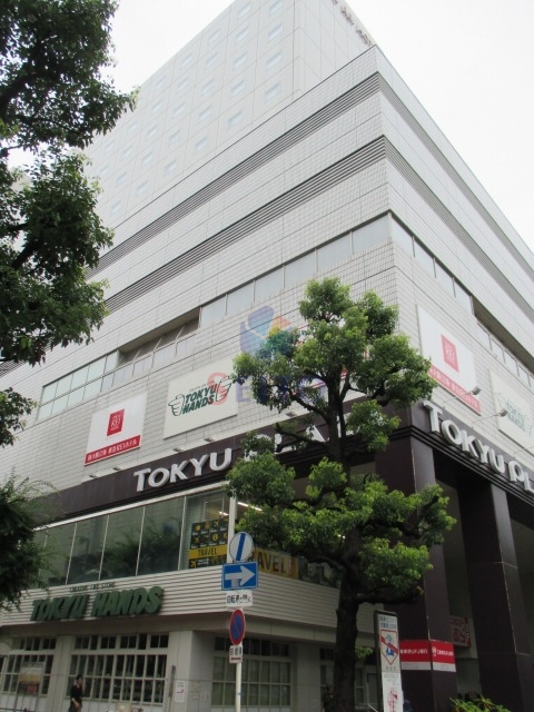 ホームセンター　東急ハンズ江坂店（ホームセンター）まで424m