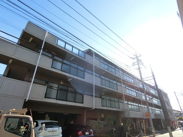 建物外観　オートロック・エレベーター付き