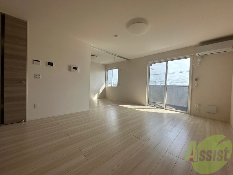 居室・リビング　日当たりも良く、広々としたお部屋でゆったり休めます