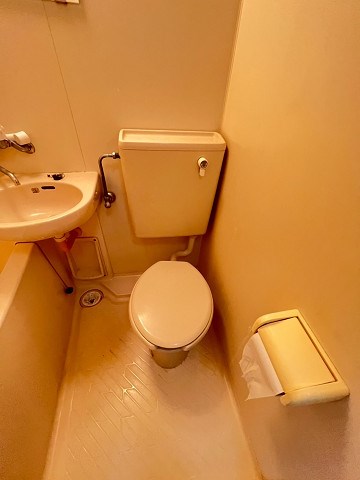 トイレ　落ち着いた色調のトイレです
